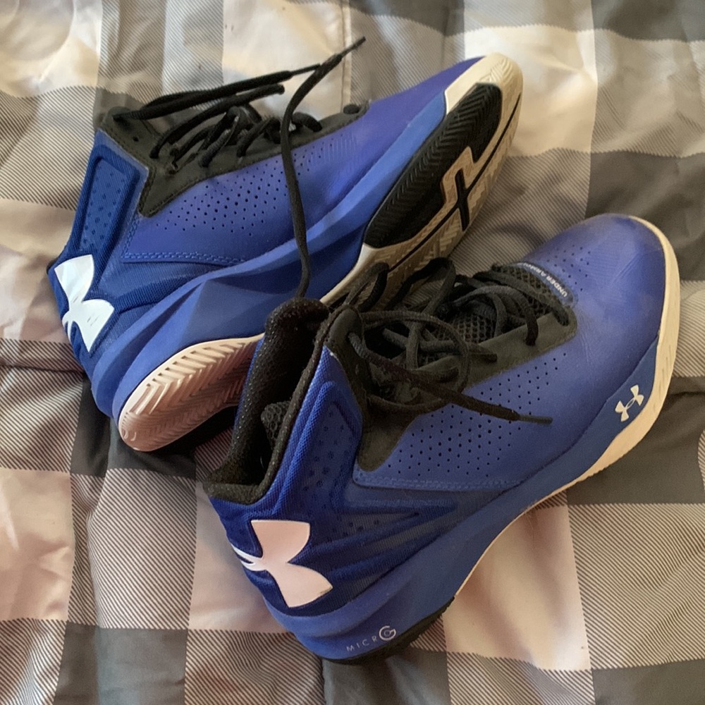 Under Armour basketball shoes, size 8.5 - Picture 2 of 4